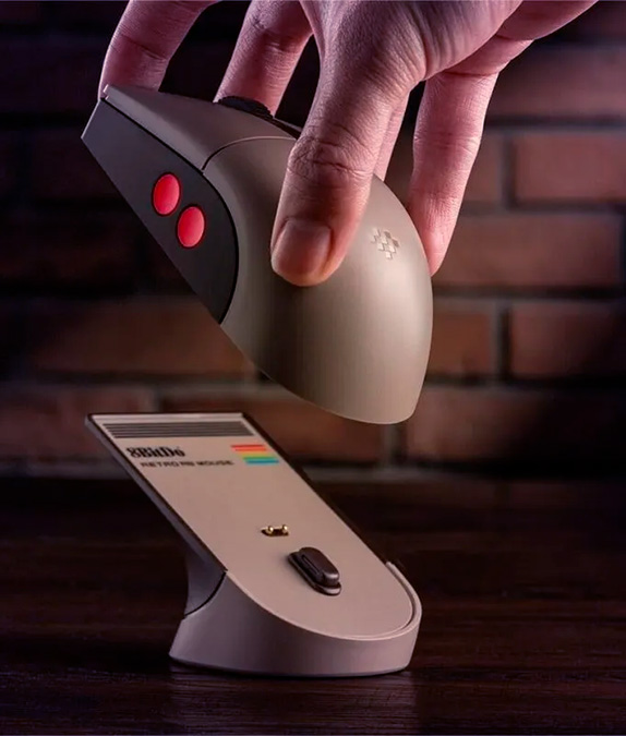 8BitDo presenta ratón Retro R8 edición Commodore C64