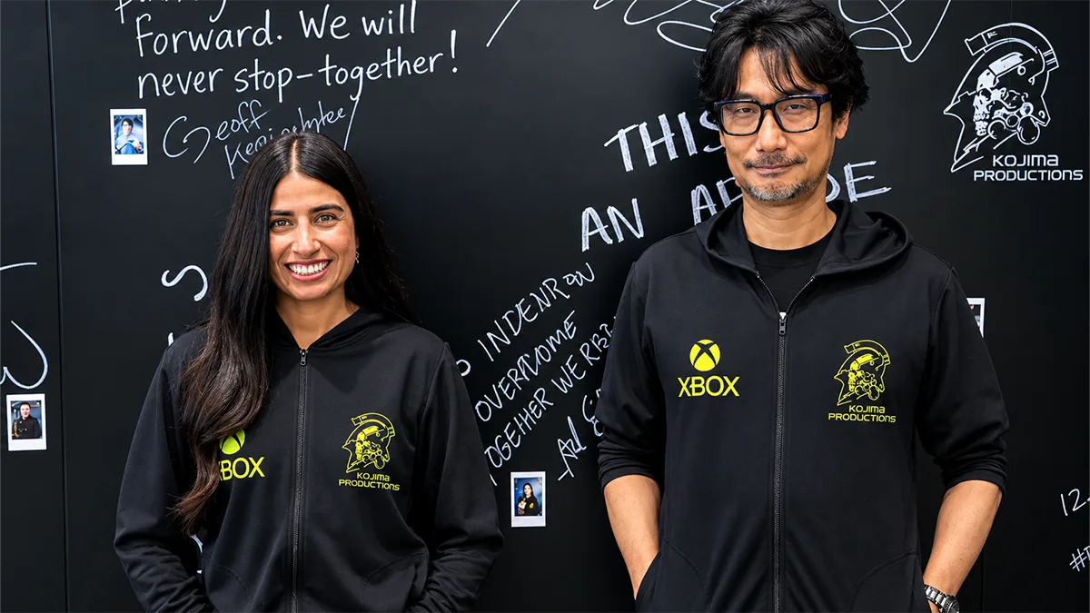 Hideo Kojima y Asha Sharma posan juntos con Xbox, PHYSINT